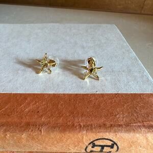 Gold Starfish Earrings- unique look classic chic jewelry top quality
